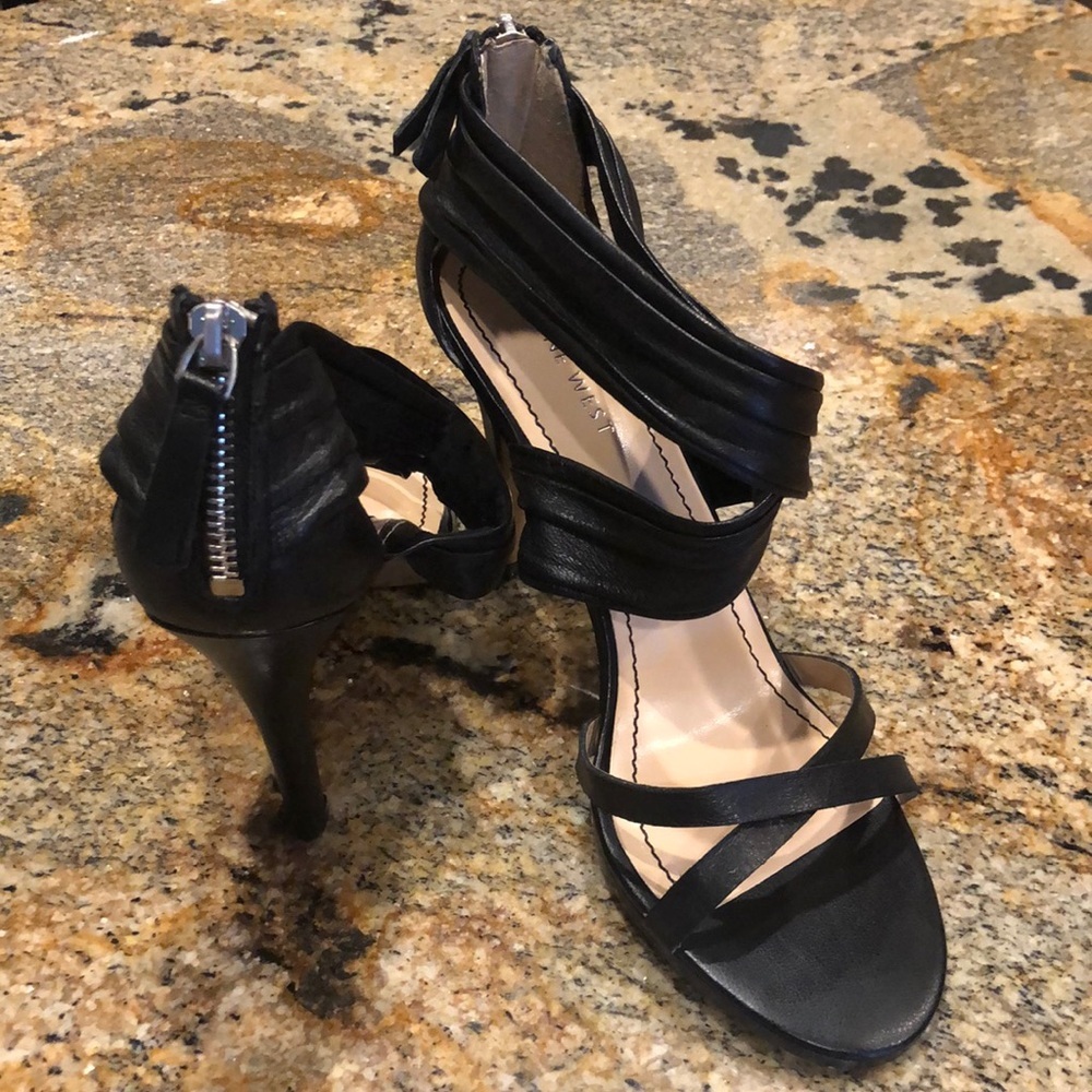 EUC LIKE NEW NINE WEST NWERLINA BLACK LEATHER STRAPPY HEELS IN BOX